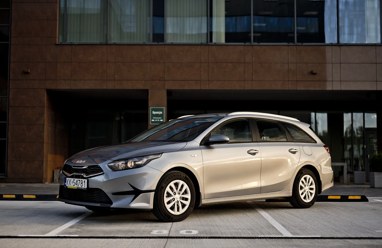 Kia Ceed SW kombi z floty ANSCars na wynajem miesięczny