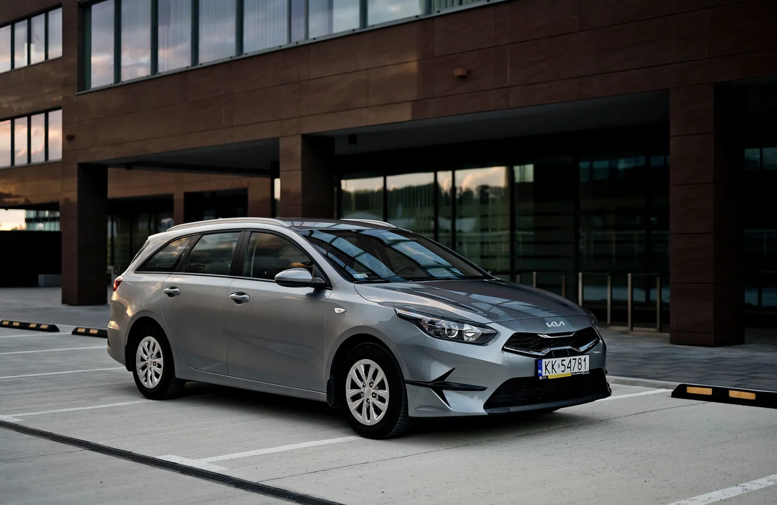 Kia Ceed SW z floty ANSCars, widok z przodu