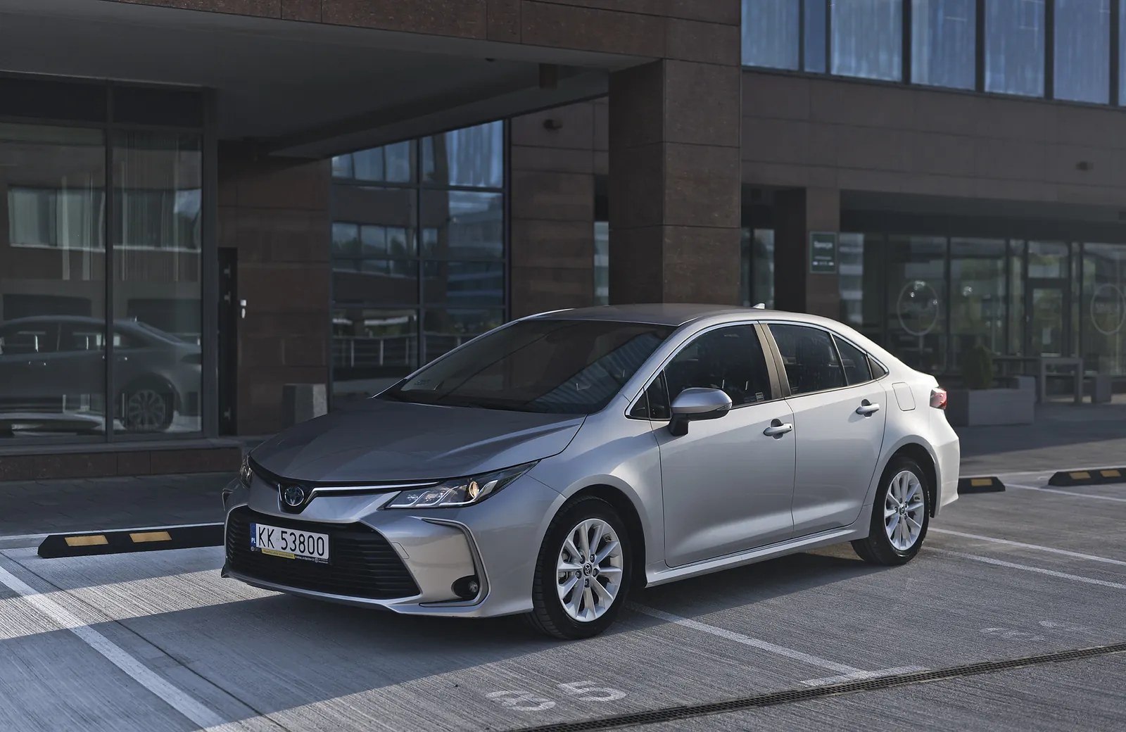 Toyota Corolla hybryda gotowa do wydania klientowi