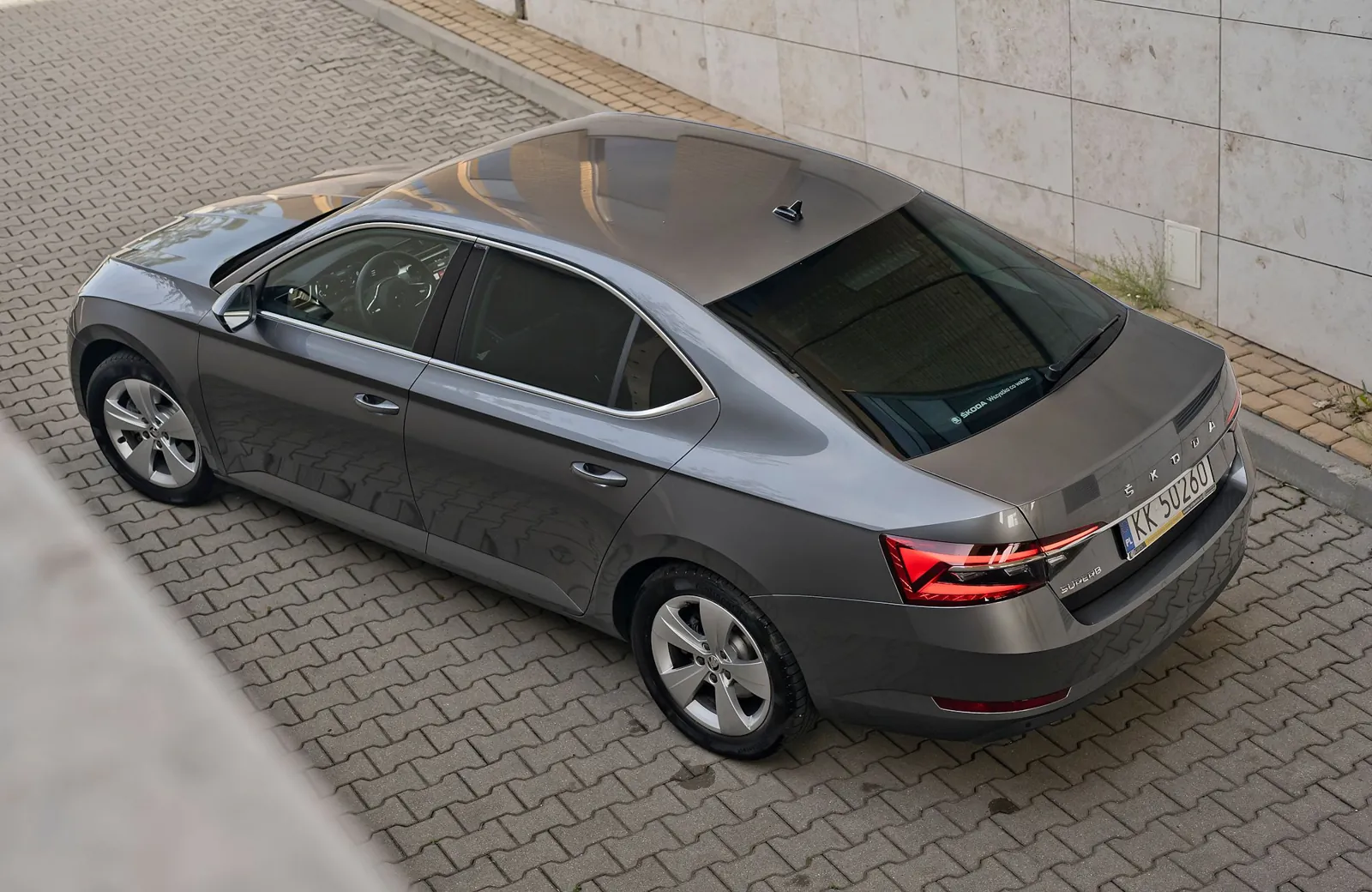 Škoda Superb, auto klasy D na dłuższą trasę autostradą