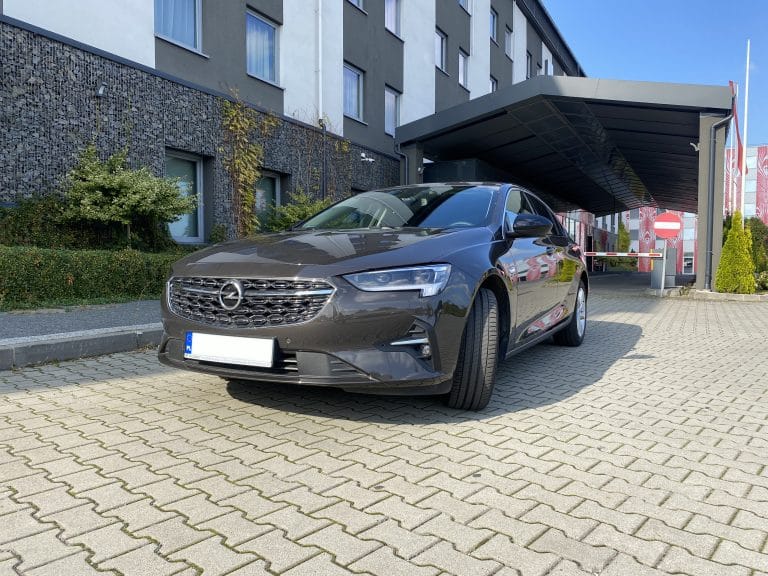 opel insignia wynajem wypozyczalnia samochodow krakow balice